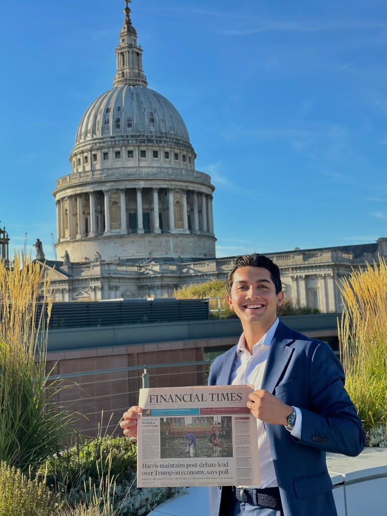 Santiago with Financial Times in London, St Paul's Cathedral in the background